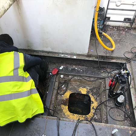 Image of Draincare Direct staff carrying out a CCTV survey